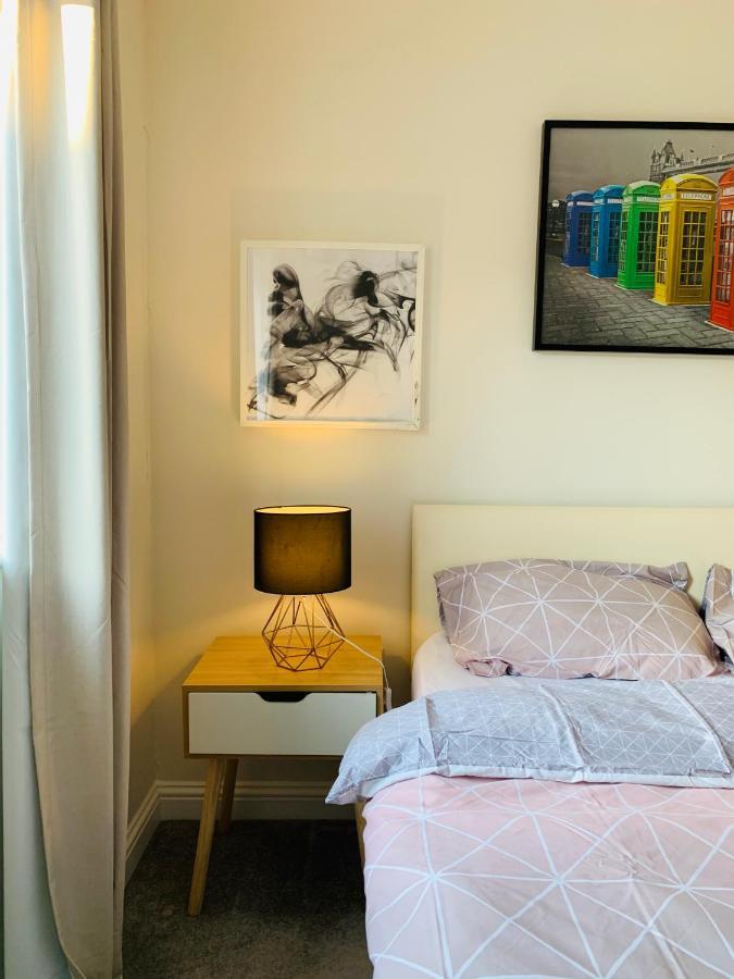Alpha, Private Double Room, City Centre, Free Parking, Sittingbourne, Kent Esterno foto